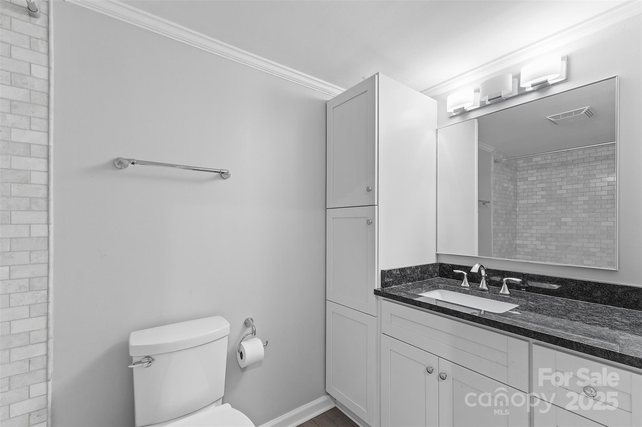 405 W 7th Street Unit: 300