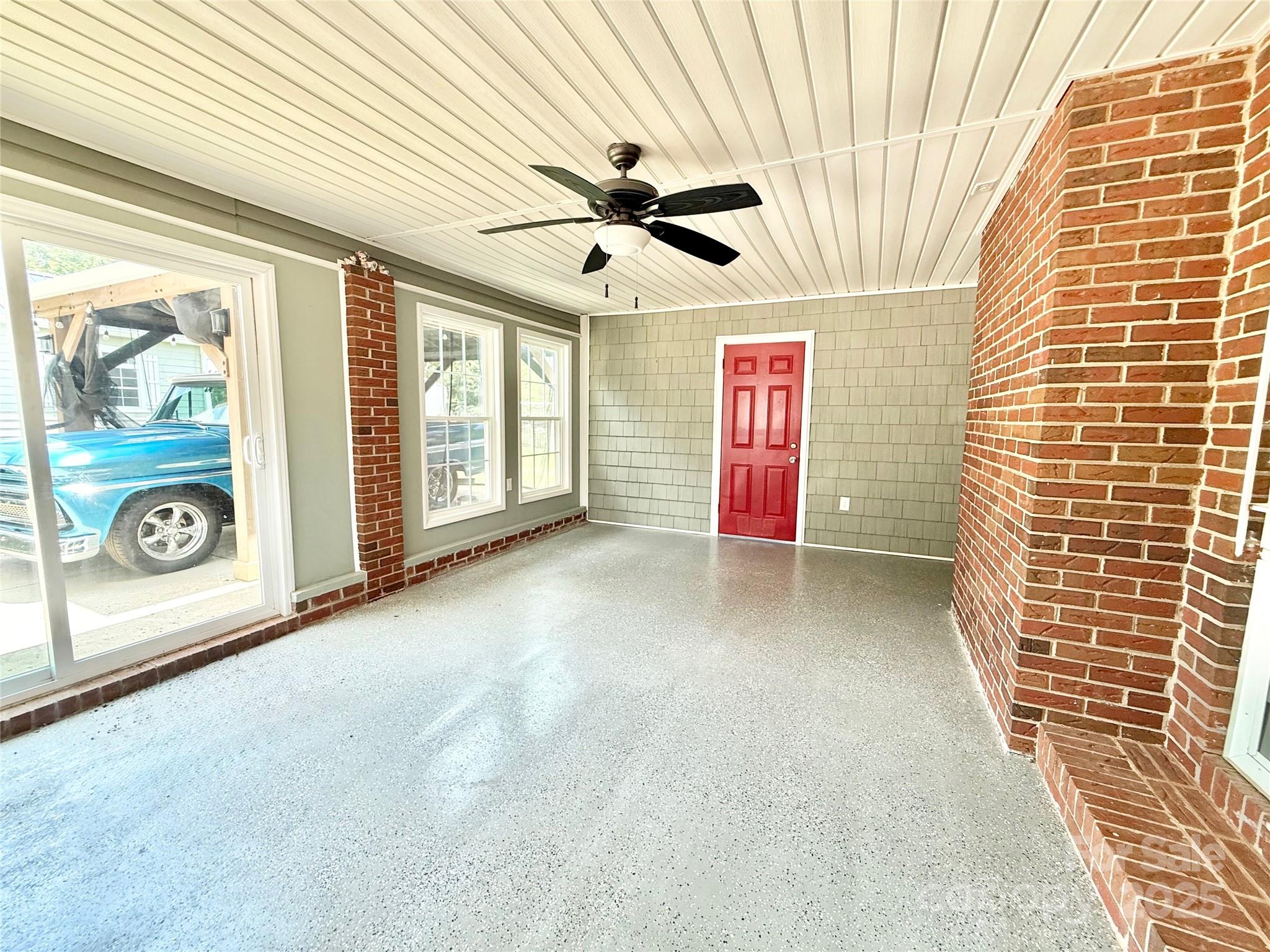 622 University Drive