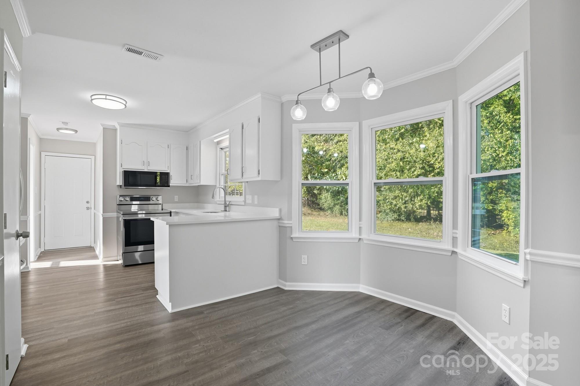 11006 Meadow Bank Lane
