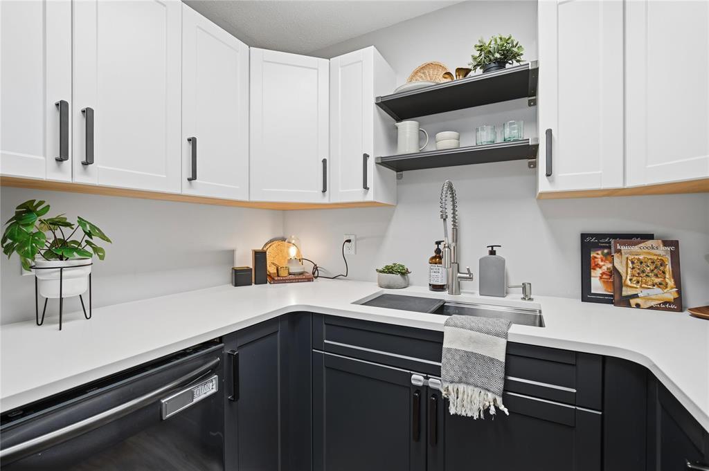 16 330 Carriage Road