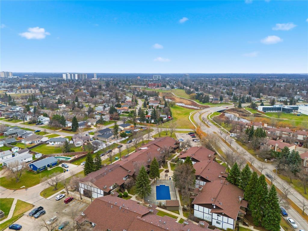 16 330 Carriage Road