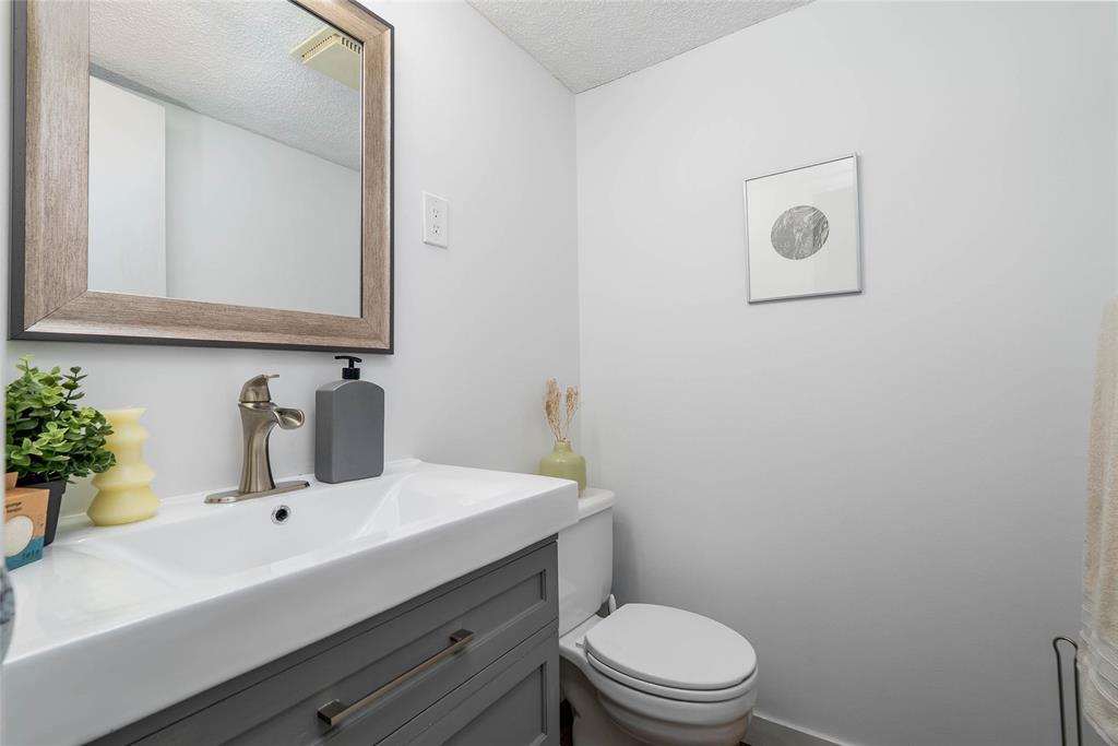 207 18 Consulate Road