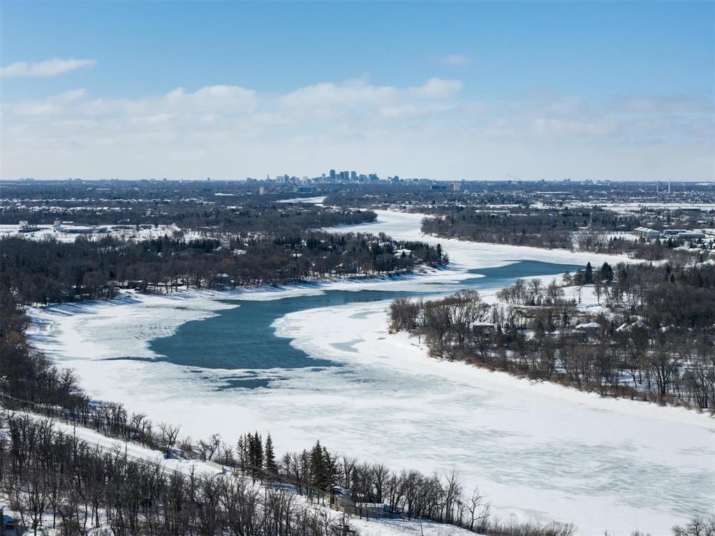 3501 Henderson Highway