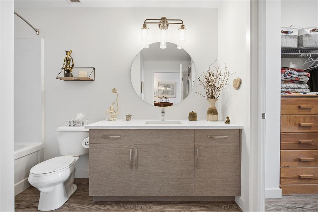 713 300 Centre Street