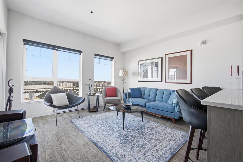 713 300 Centre Street