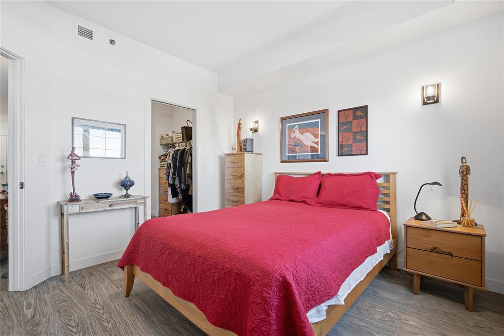 713 300 Centre Street