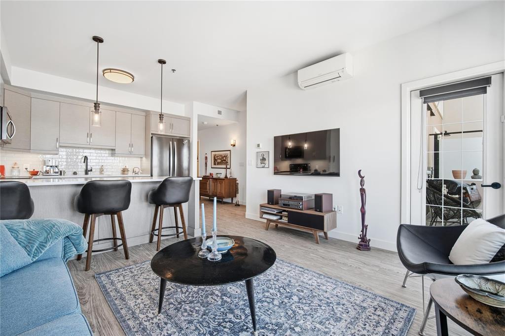 713 300 Centre Street