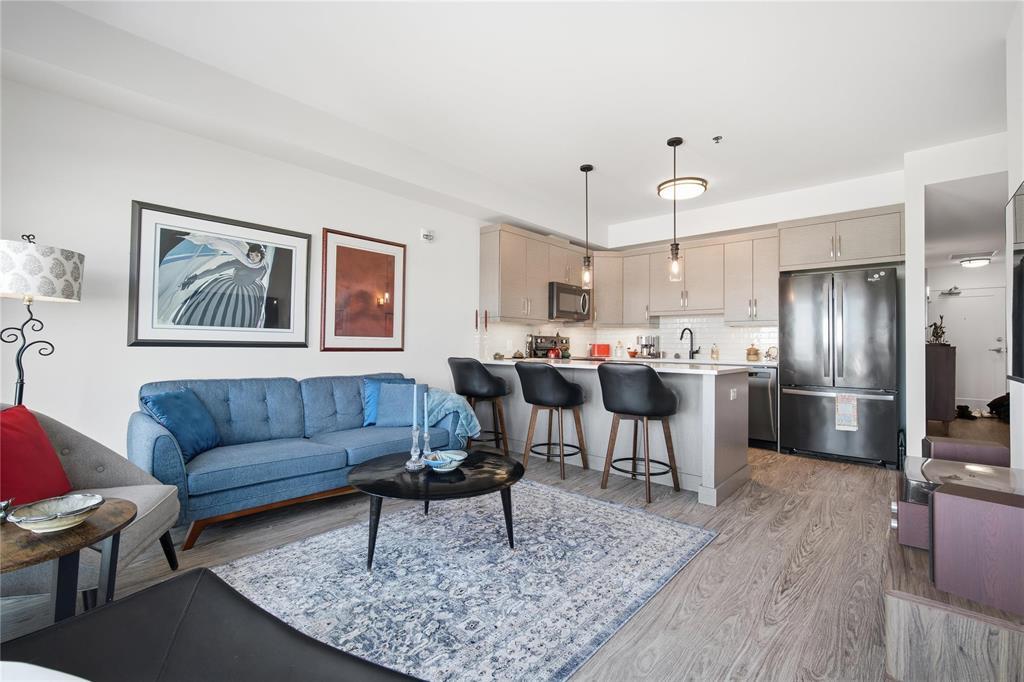 713 300 Centre Street