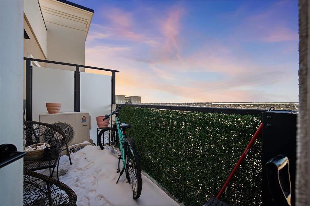 713 300 Centre Street