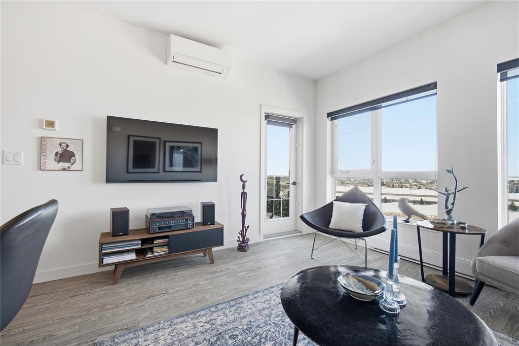 713 300 Centre Street