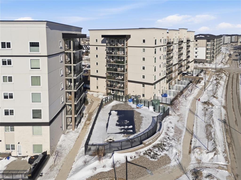 713 300 Centre Street