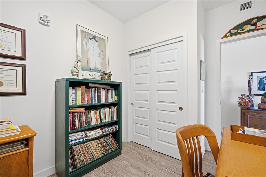 713 300 Centre Street