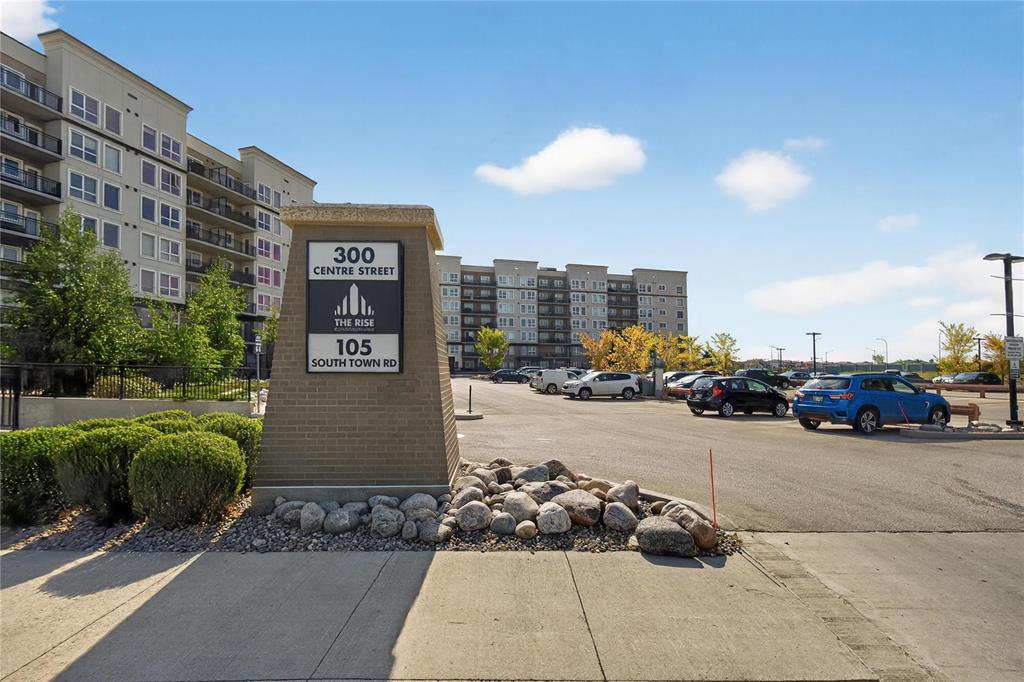 713 300 Centre Street