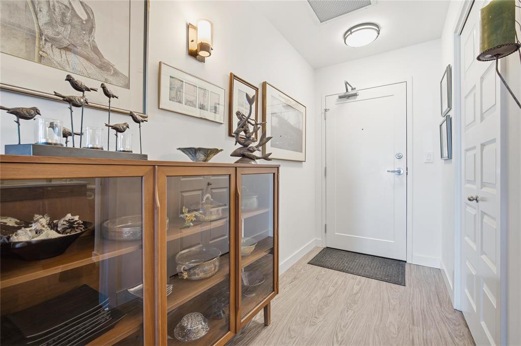 713 300 Centre Street