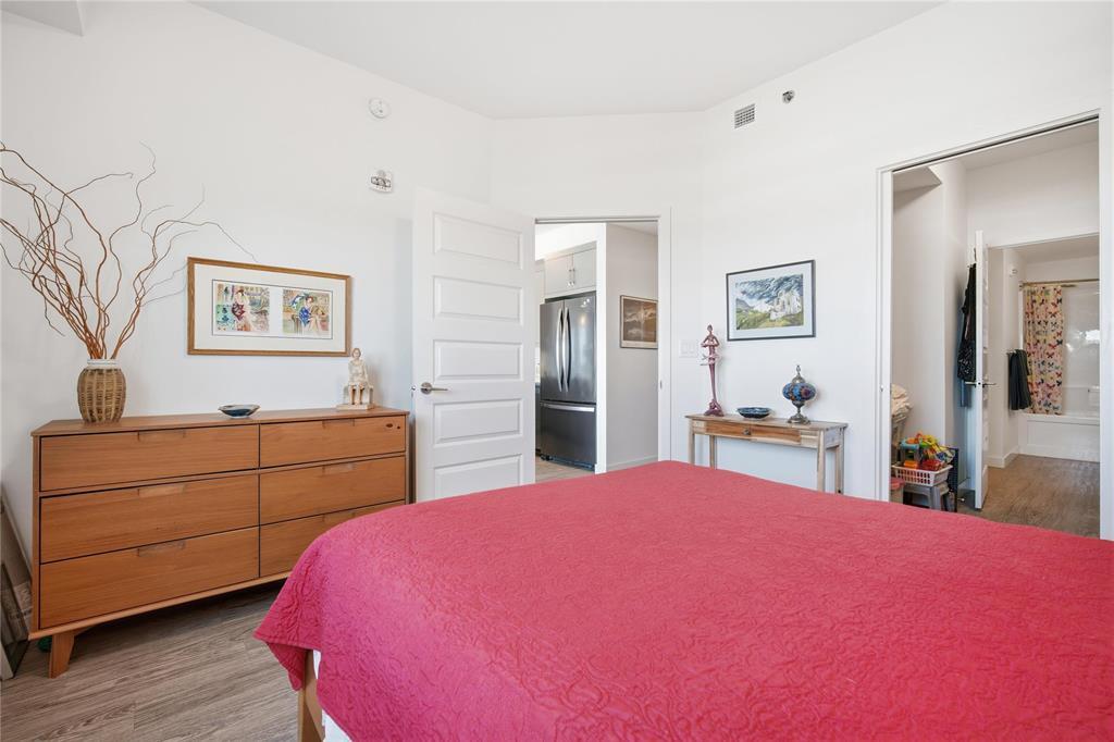 713 300 Centre Street