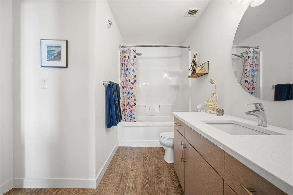 713 300 Centre Street