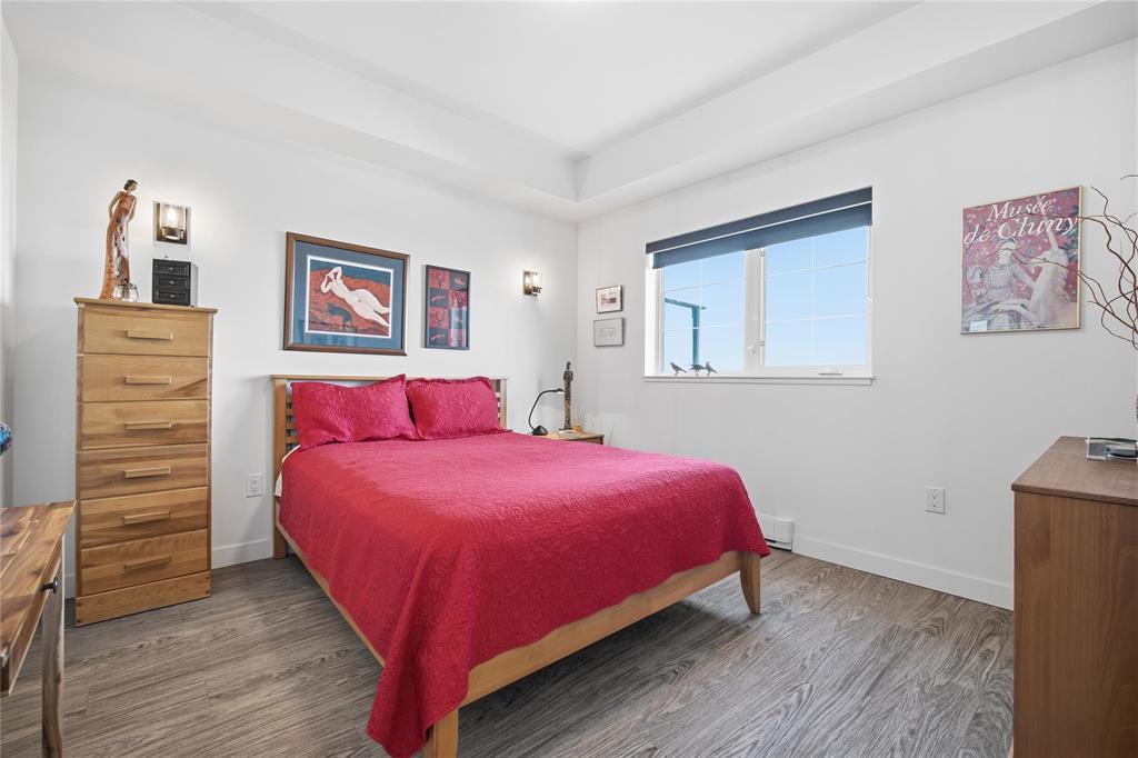 713 300 Centre Street