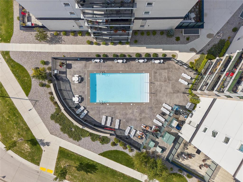 713 300 Centre Street