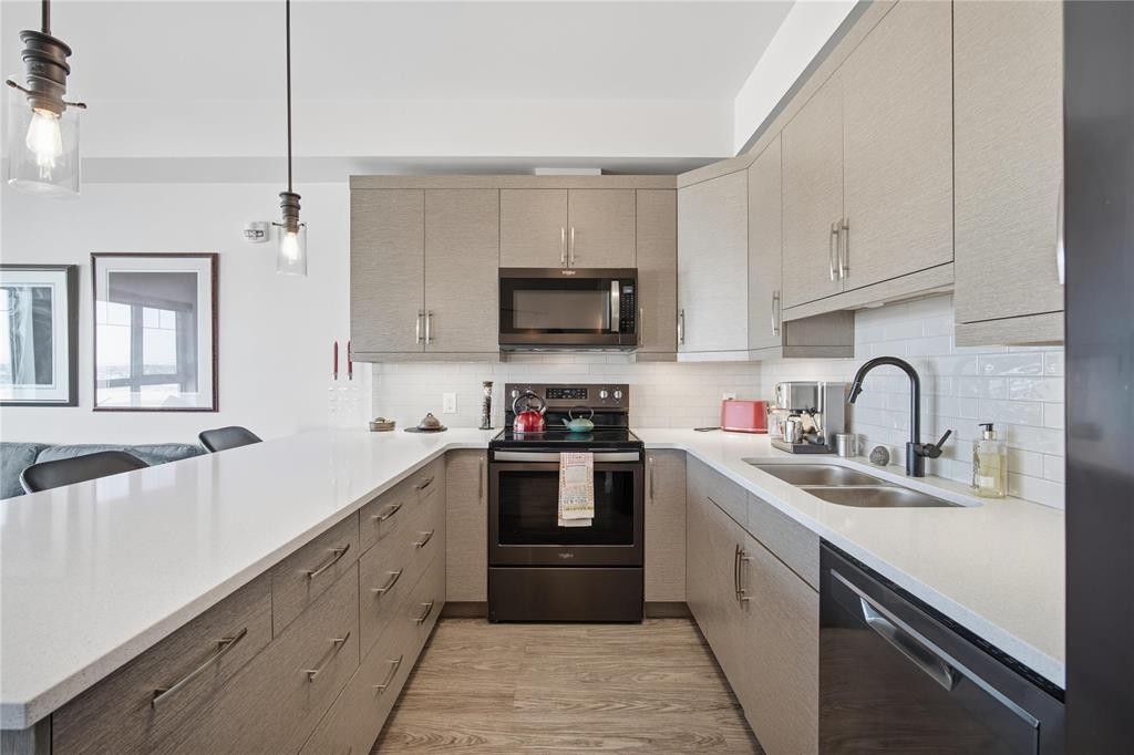 713 300 Centre Street