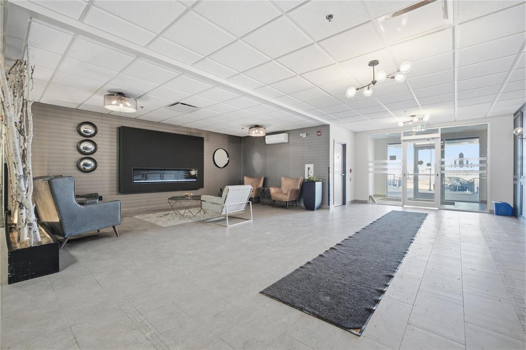 713 300 Centre Street