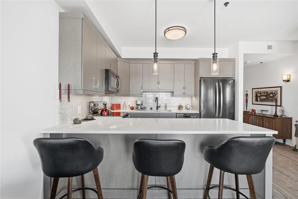 713 300 Centre Street