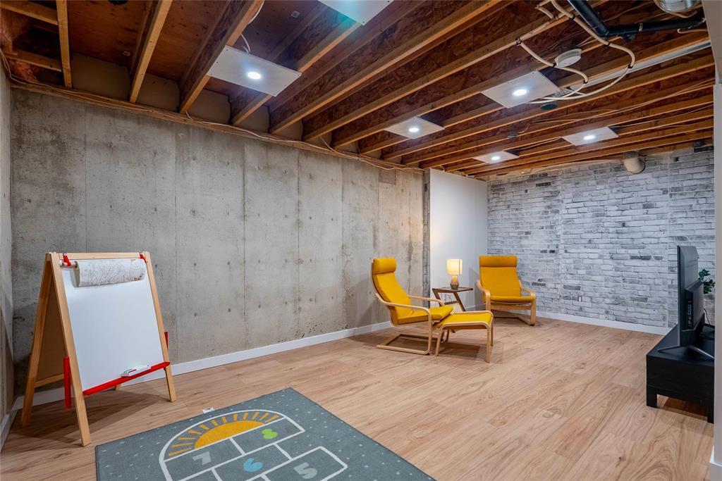 16 45 Grandmont Boulevard