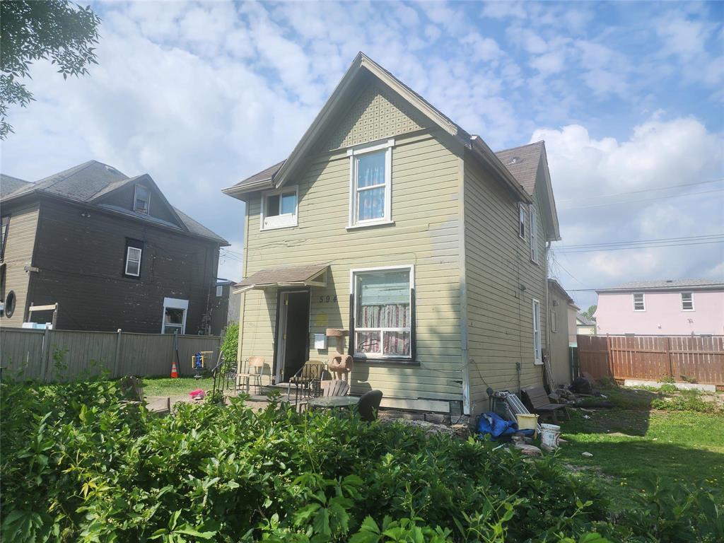 594 Spence Street
