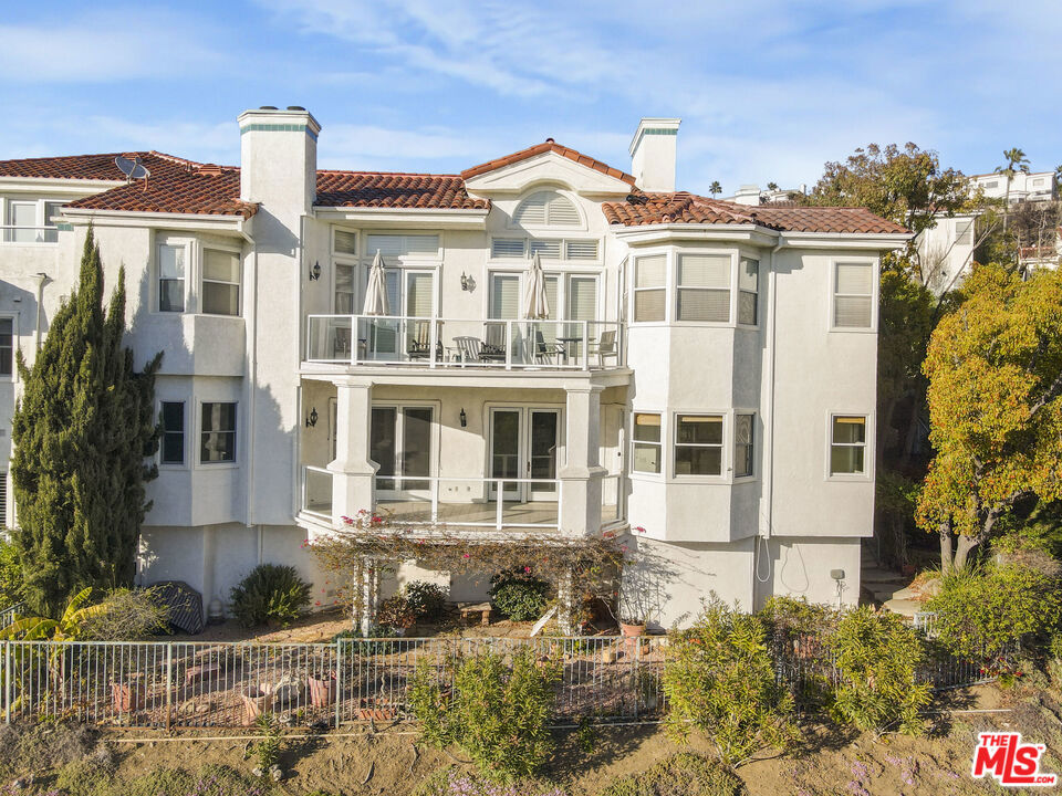 2020 Palisades Drive