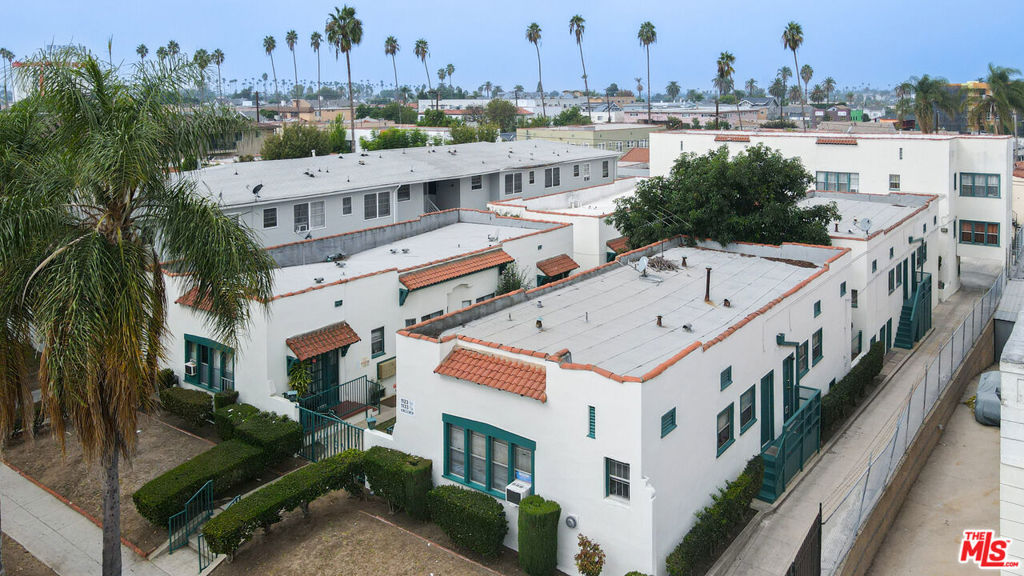 1123 S Norton Avenue