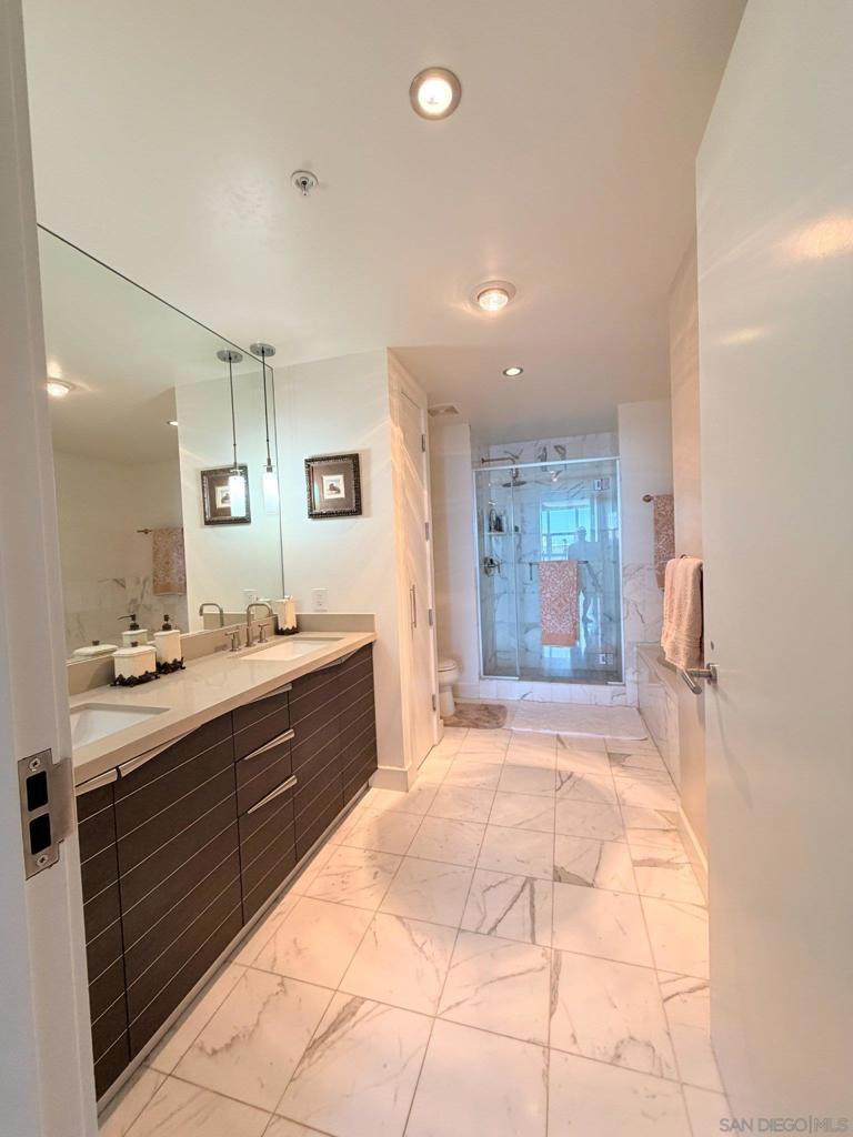1325 Pacific Highway 1301