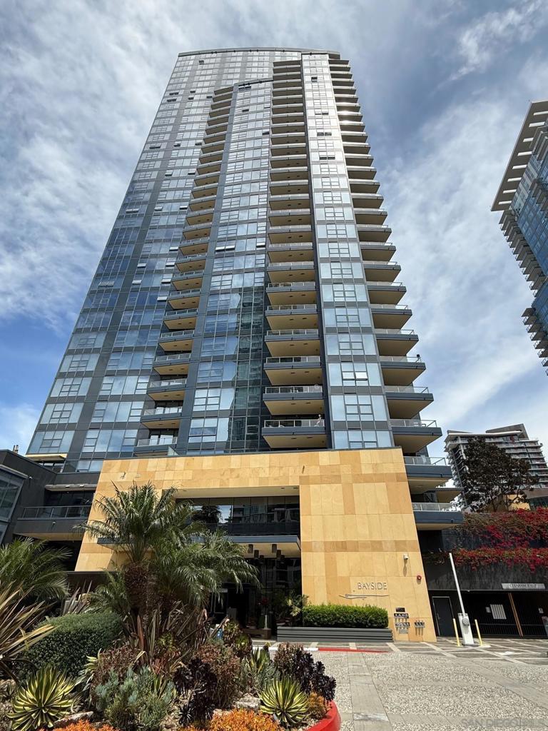 1325 Pacific Highway 1301