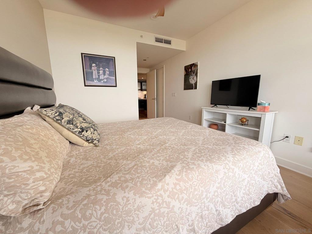 1325 Pacific Highway 1301