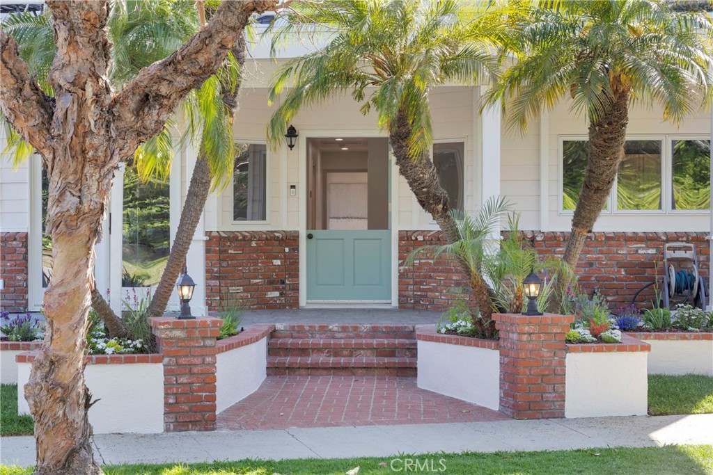 5894 E Appian