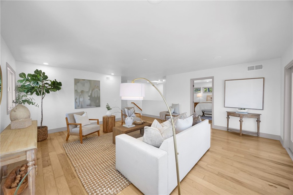 5894 E Appian