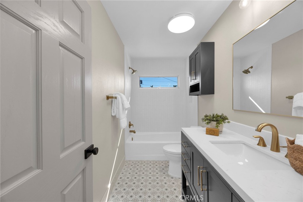 5894 E Appian