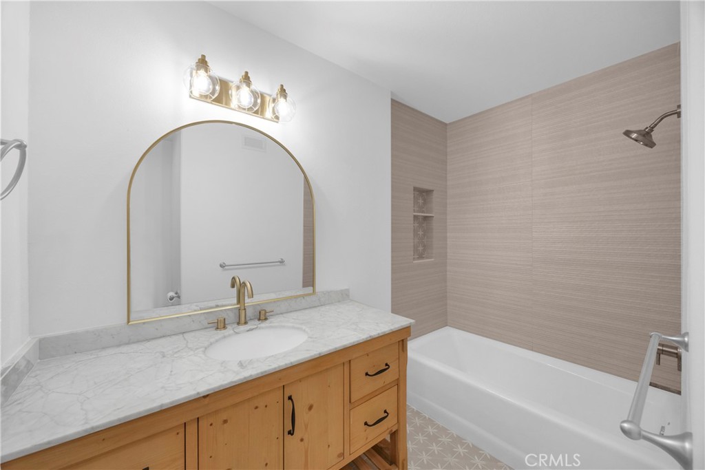 5894 E Appian