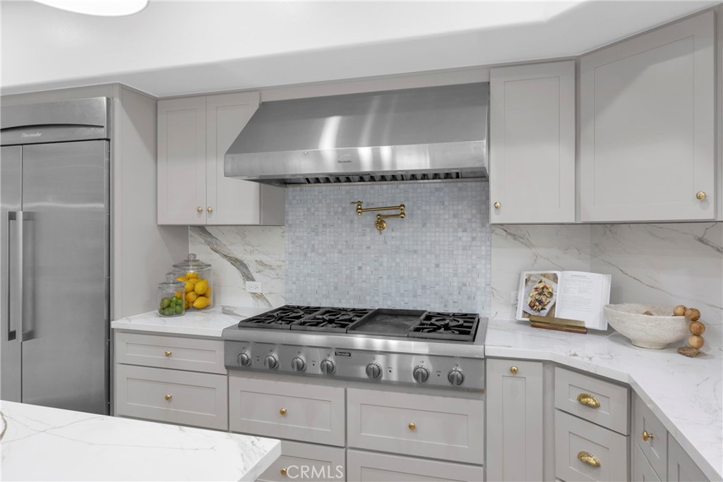 5894 E Appian