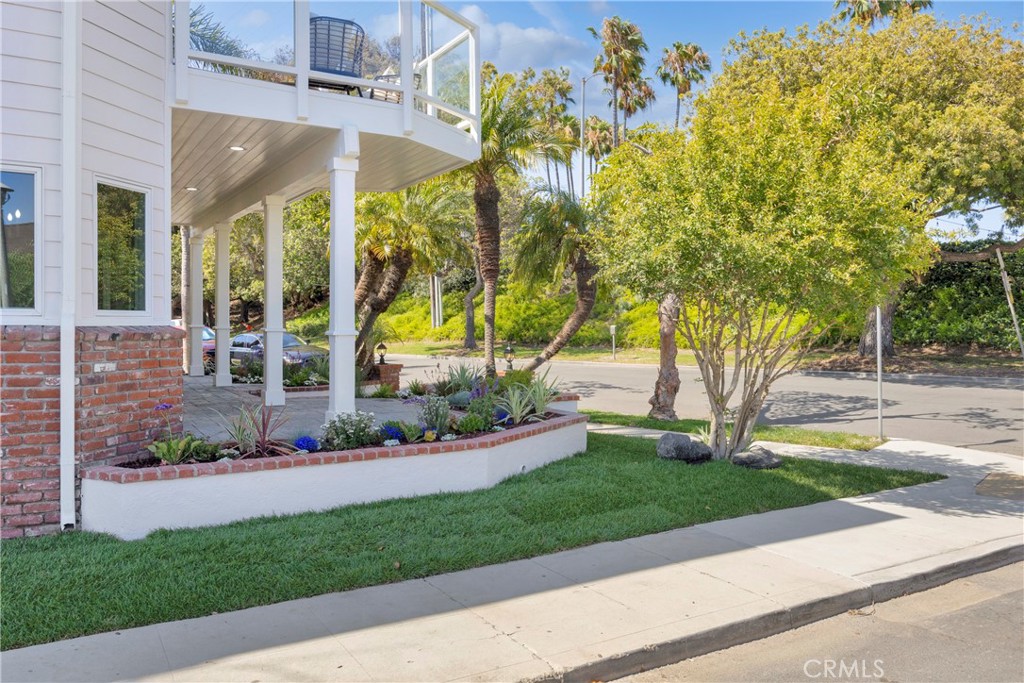5894 E Appian