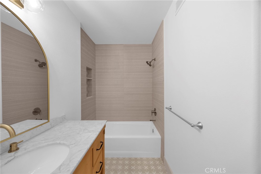 5894 E Appian