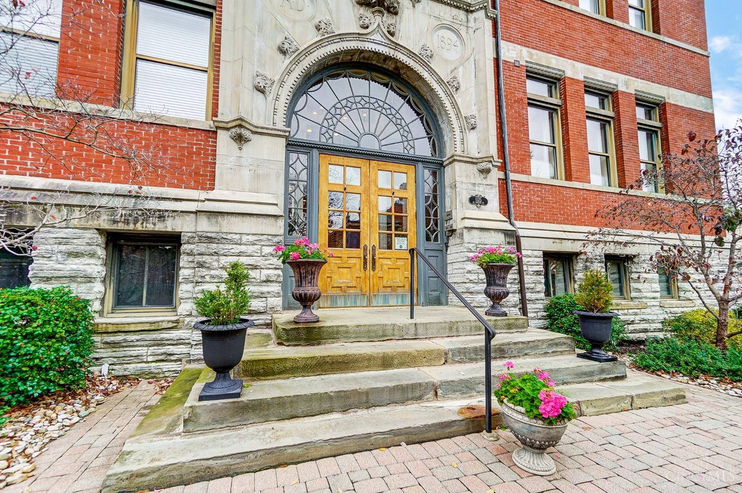 1125 St Gregory Street 302