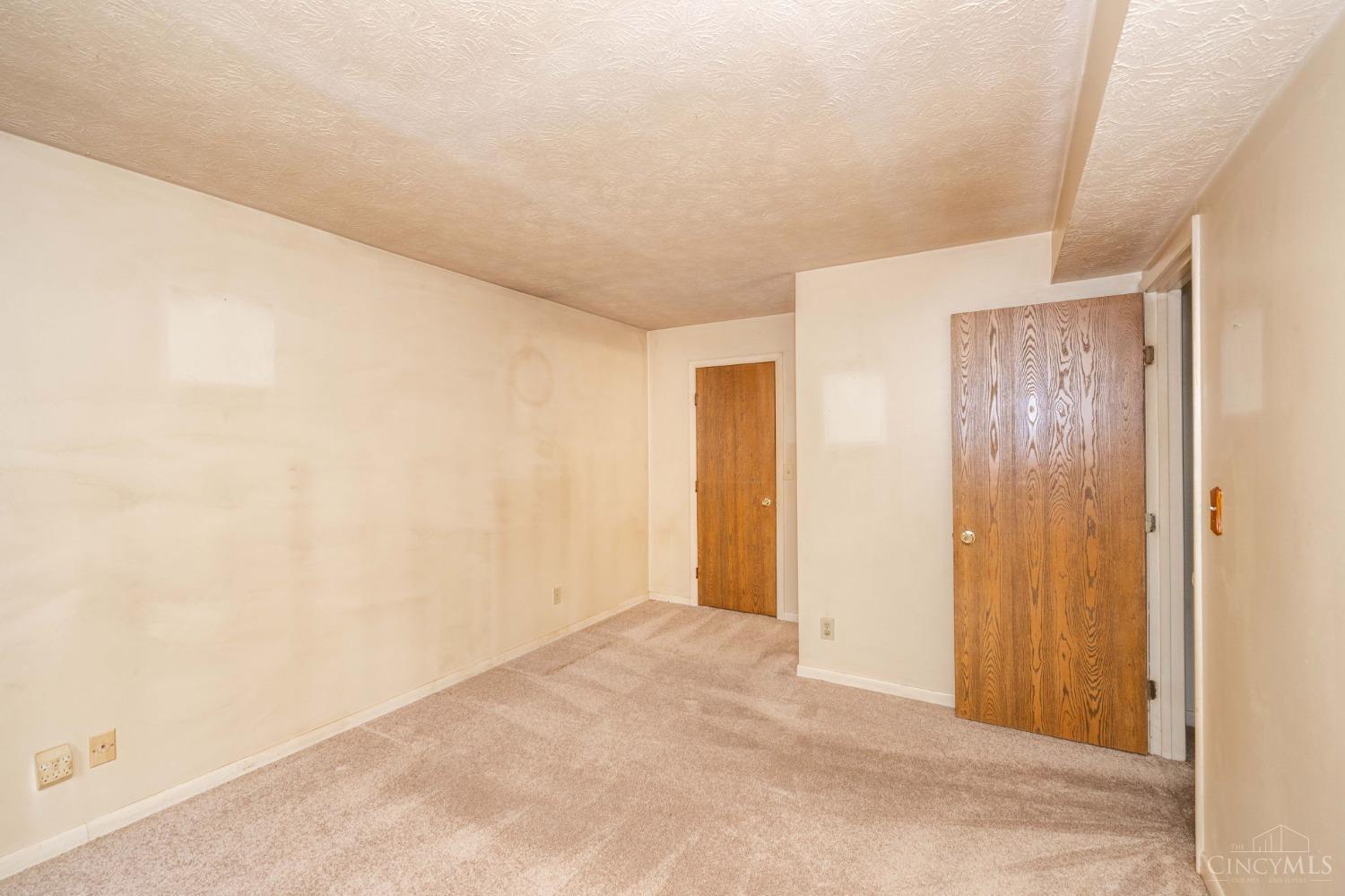 5975 Meadowcreek Drive 4