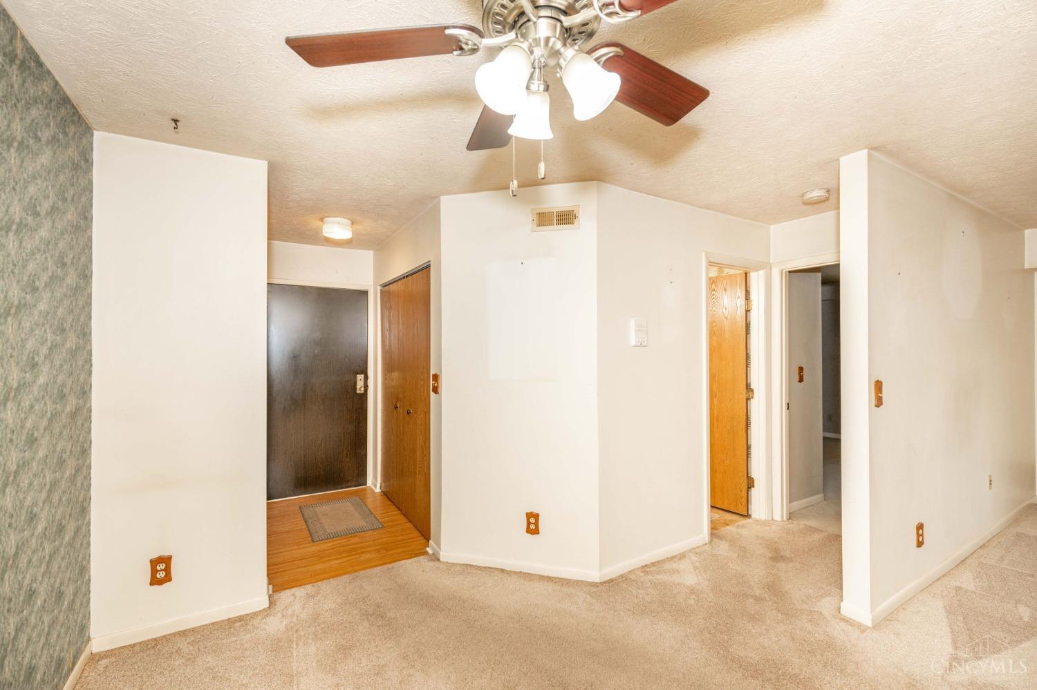 5975 Meadowcreek Drive 4