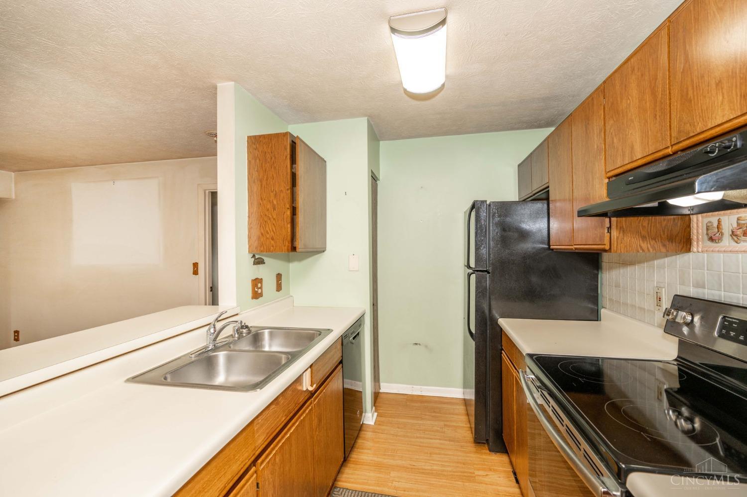 5975 Meadowcreek Drive 4
