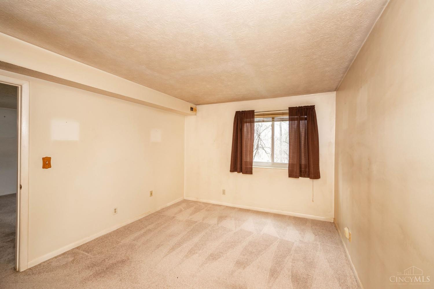 5975 Meadowcreek Drive 4