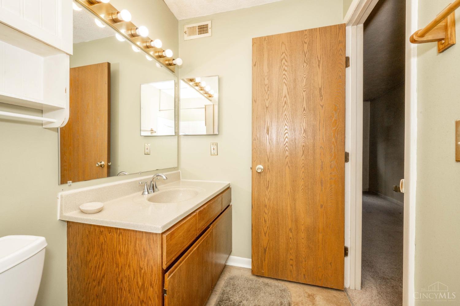 5975 Meadowcreek Drive 4