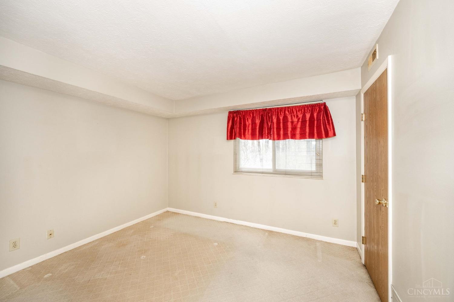 5975 Meadowcreek Drive 4
