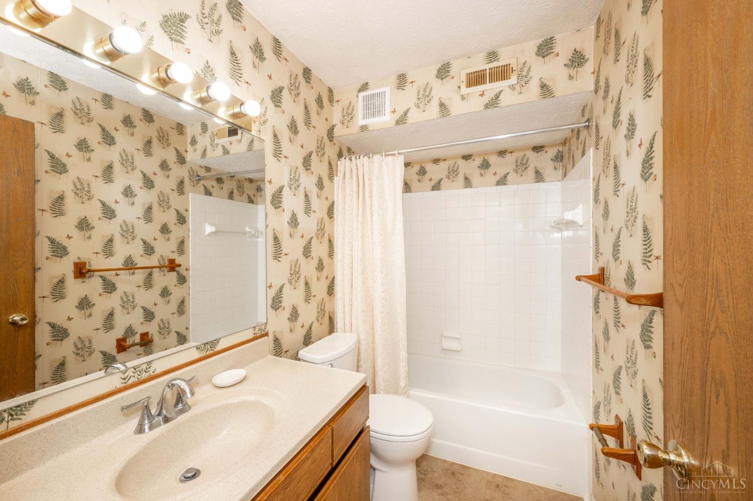 5975 Meadowcreek Drive 4
