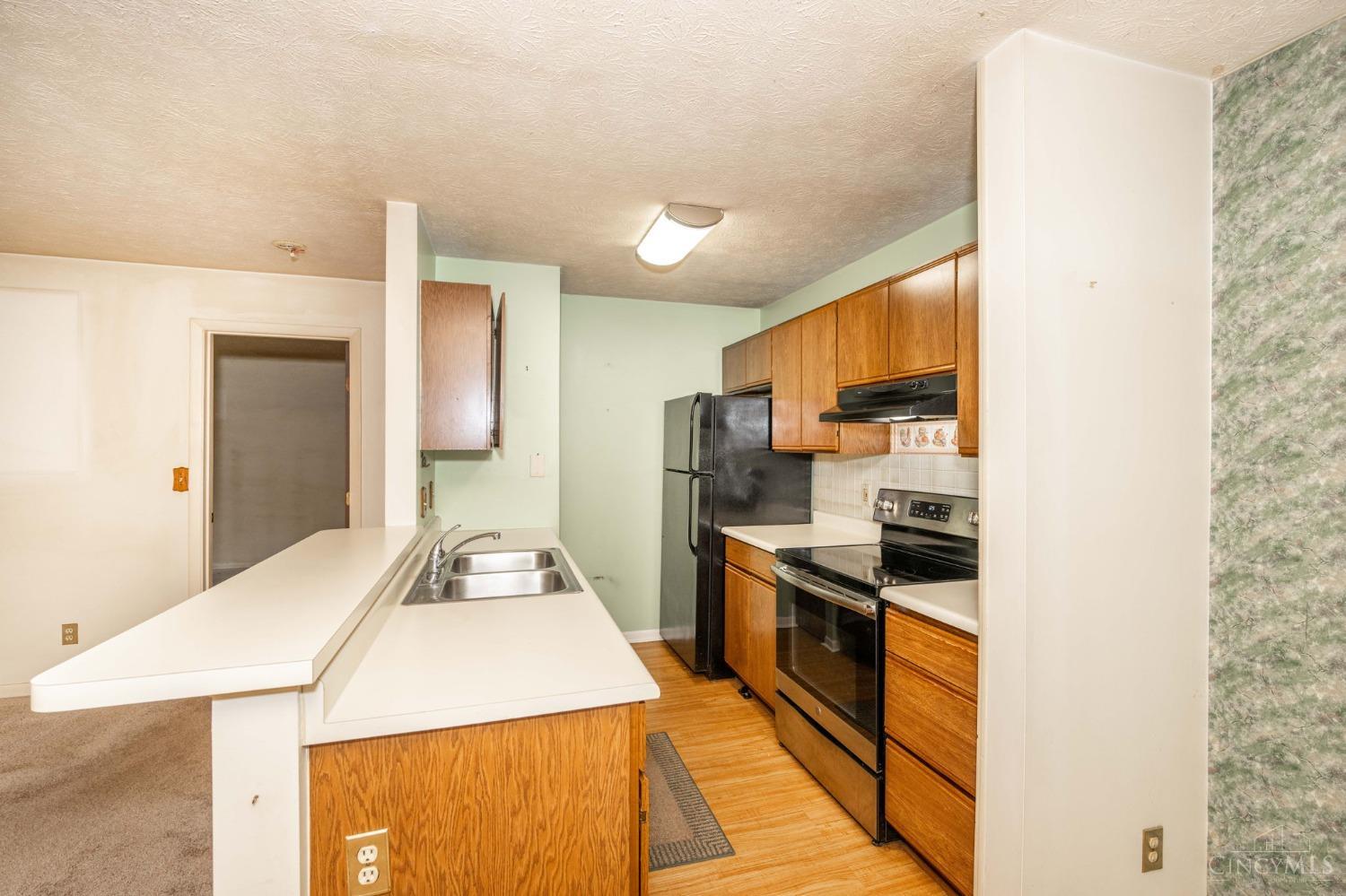 5975 Meadowcreek Drive 4
