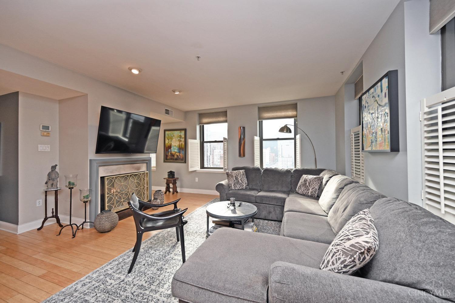 30 E Central Parkway 901