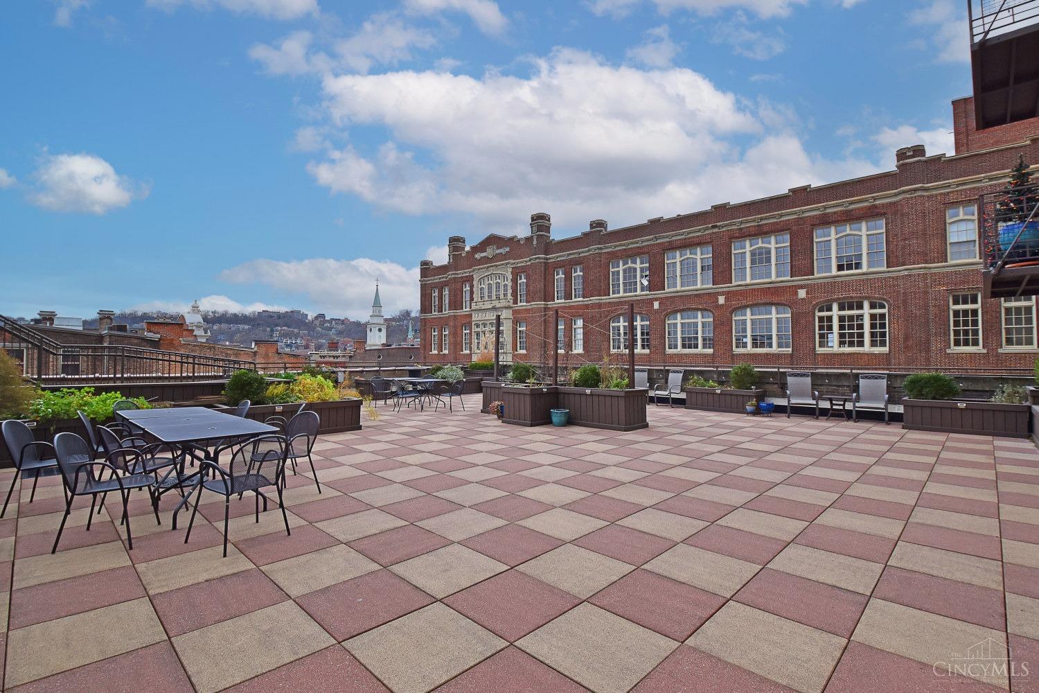 30 E Central Parkway 901